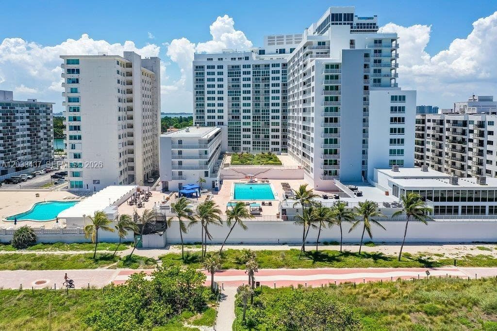 A12033437 — Miami Beach — 3