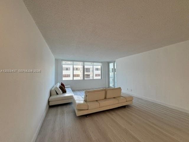 A12033437 — Miami Beach — 24
