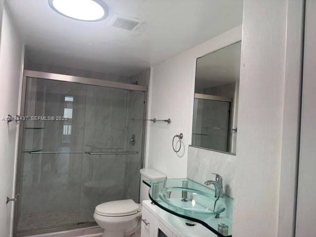 A12033437 — Miami Beach — 30