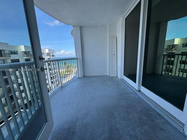 A12033437 — Miami Beach — 34