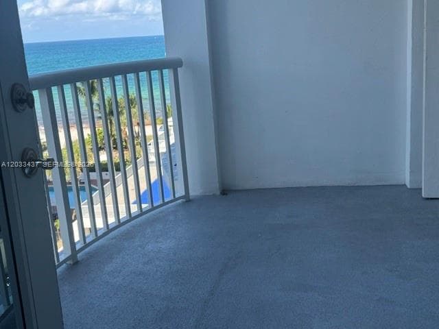A12033437 — Miami Beach — 33