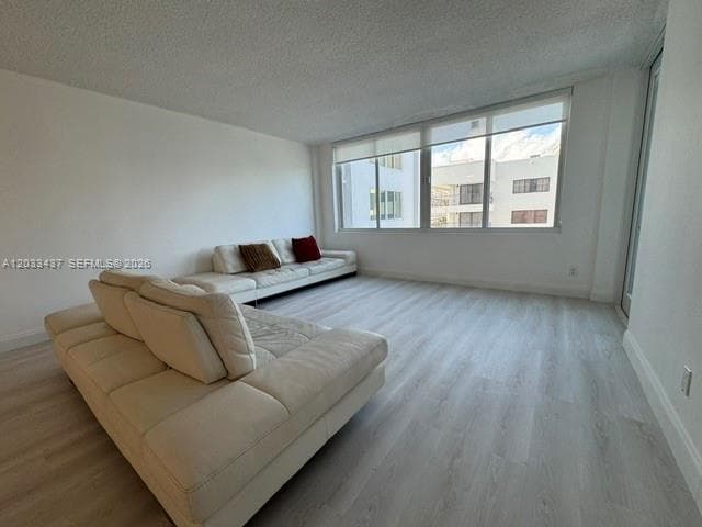 A12033437 — Miami Beach — 25