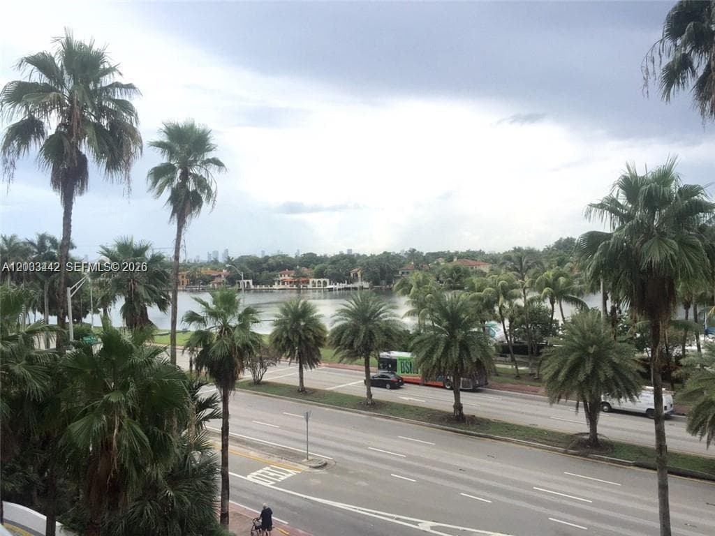 A12033442 — Miami Beach — 23