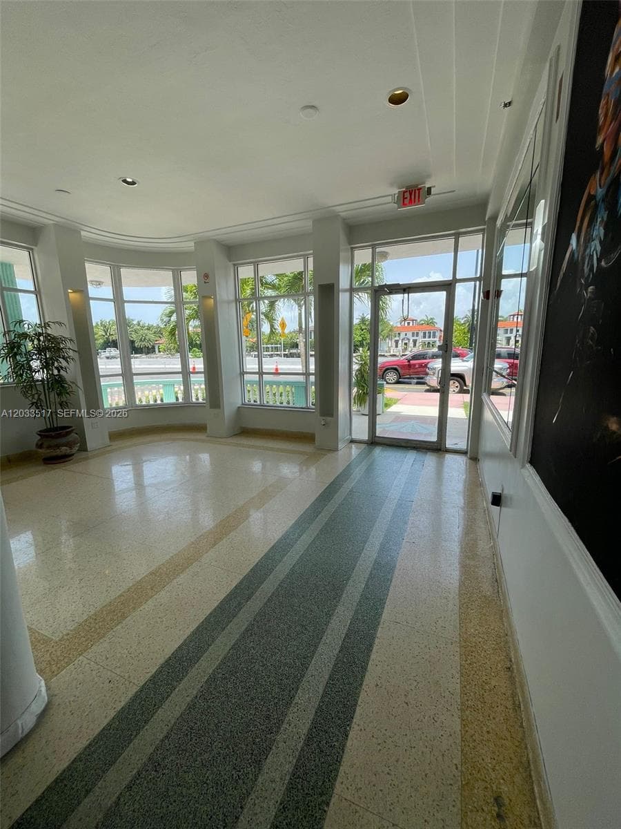 A12033517 — Miami Beach — 4