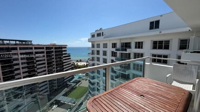 A12033598 — Miami Beach — 13