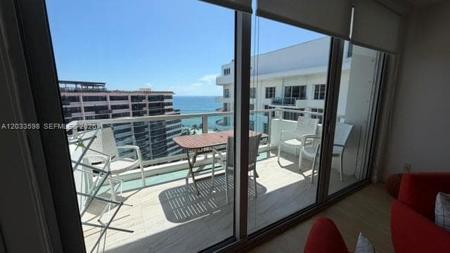 A12033598 — Miami Beach — 3