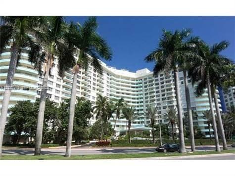 A12033598 — Miami Beach — 15