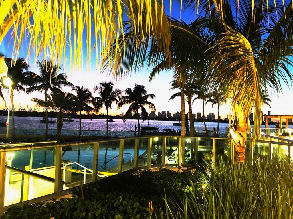 A12033627 — Miami Beach — 4