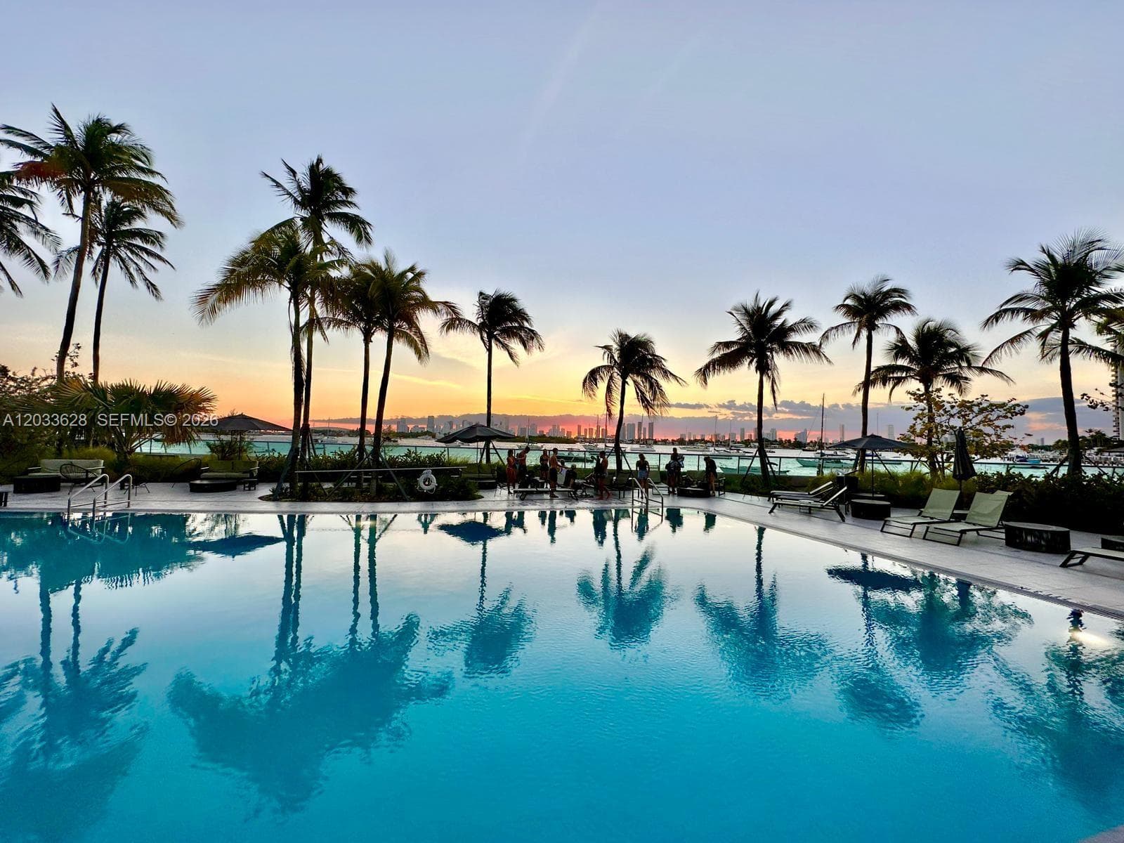 A12033628 — Miami Beach — 2