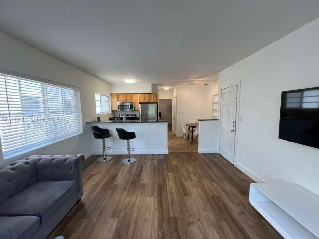 A12033645 — Miami Beach