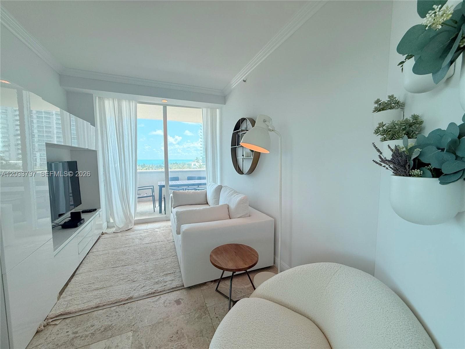 A12033797 — Miami Beach — 6