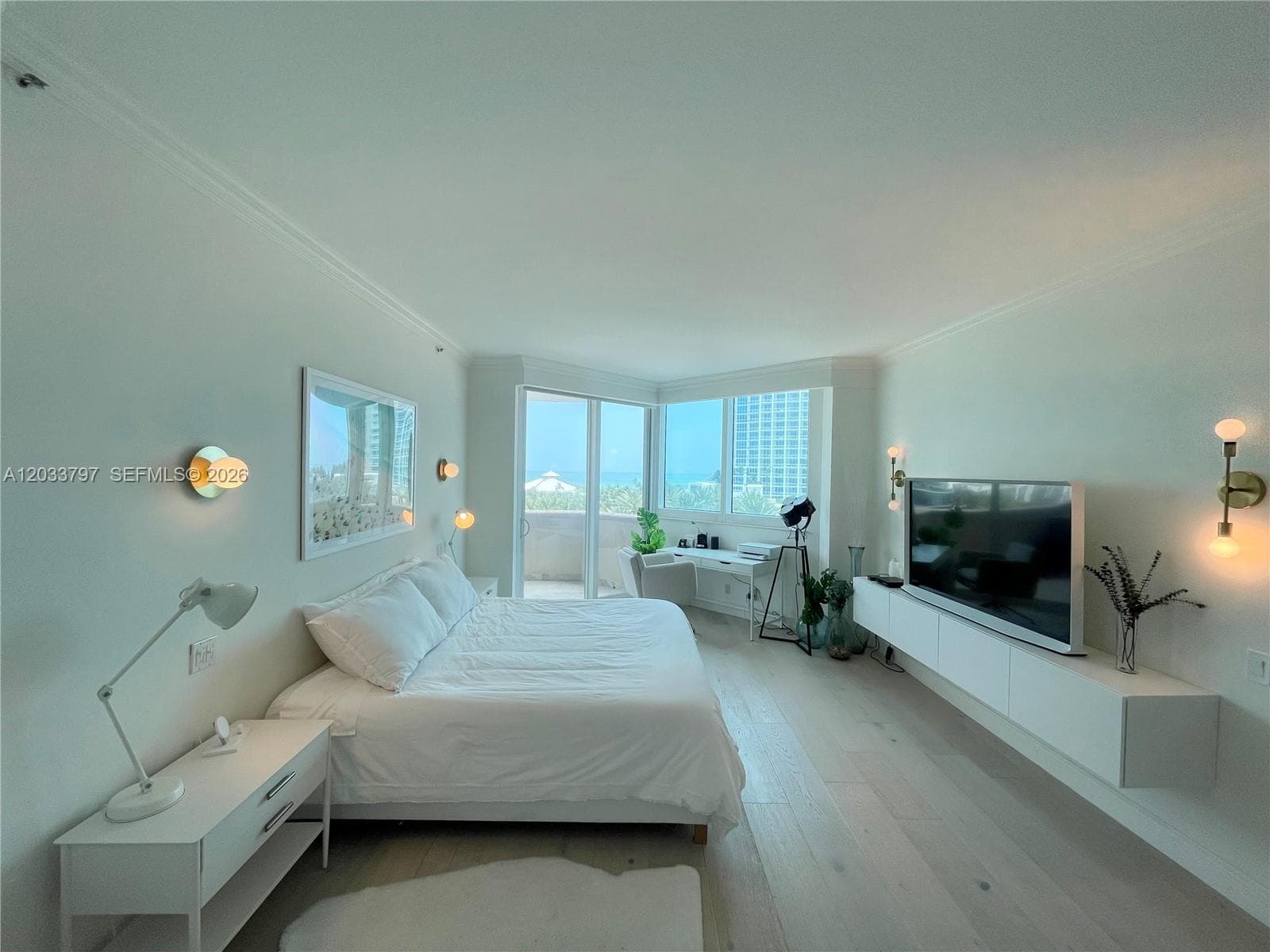 A12033797 — Miami Beach — 13