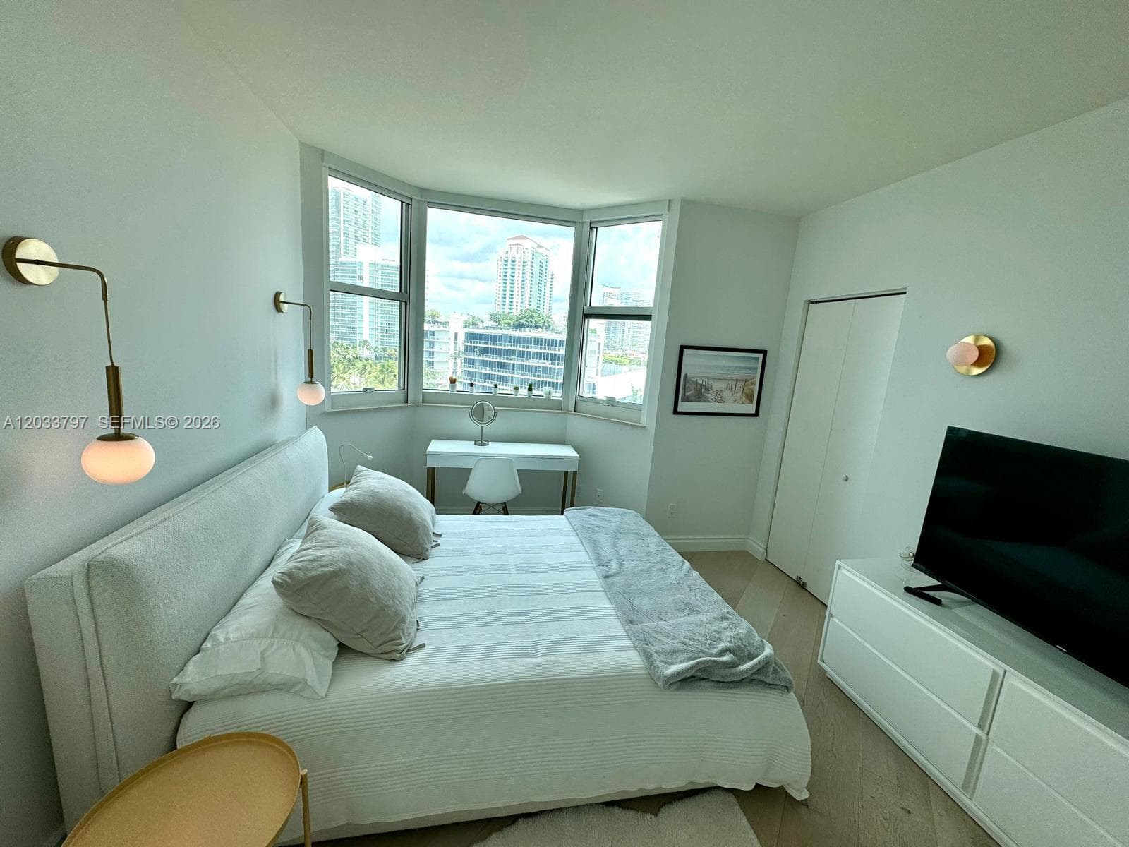 A12033797 — Miami Beach — 18