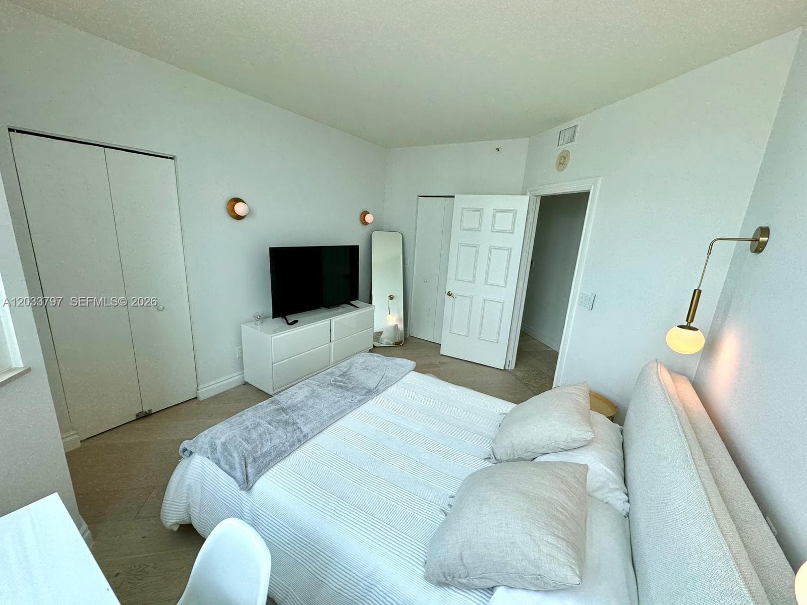 A12033797 — Miami Beach — 19