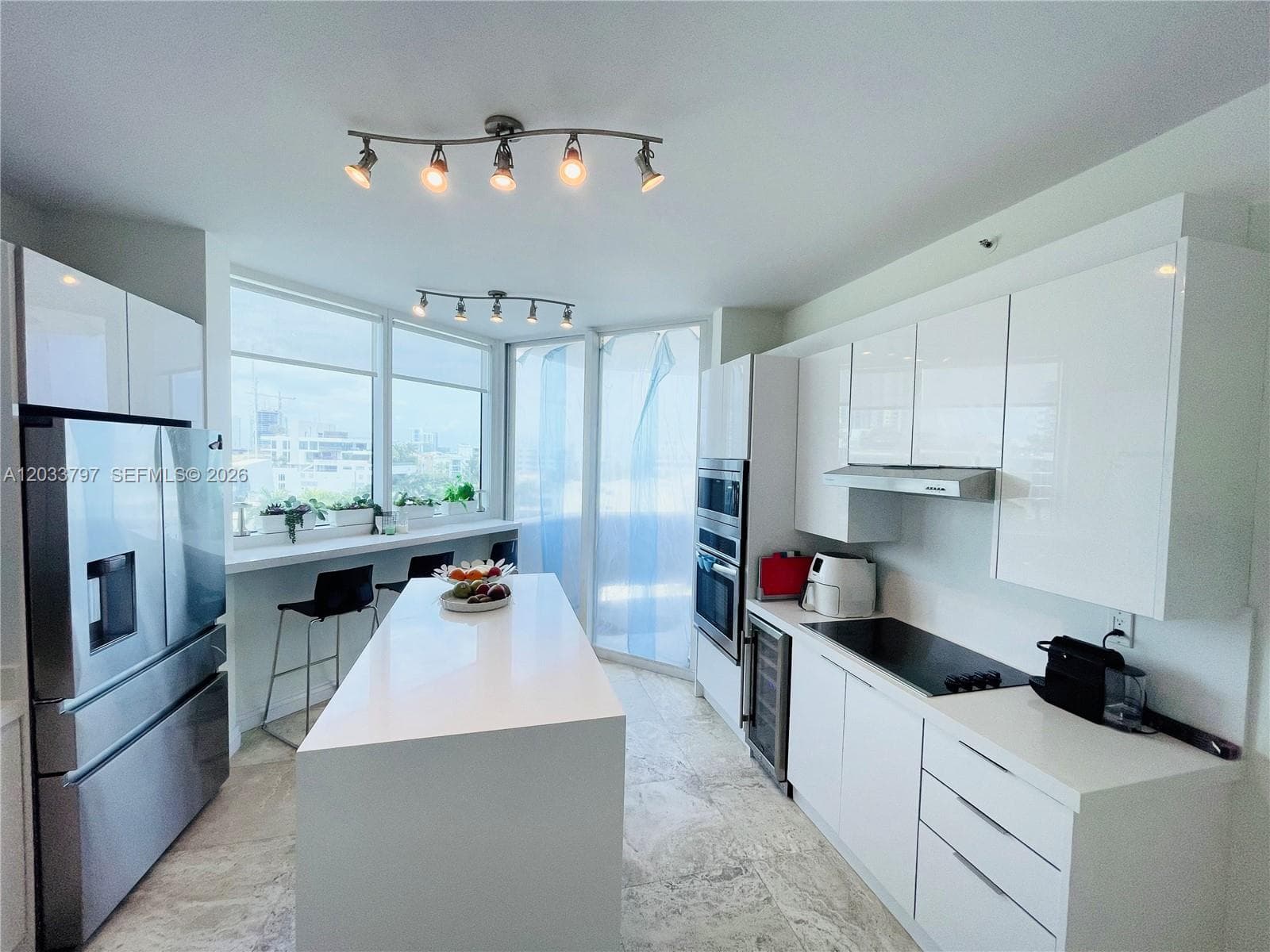 A12033797 — Miami Beach — 8