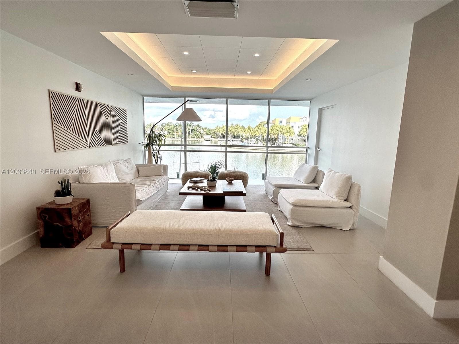 A12033840 — Miami Beach — 18