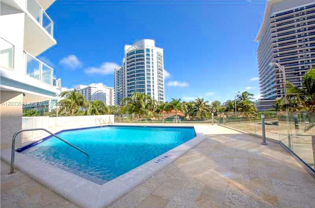 A12033840 — Miami Beach — 19