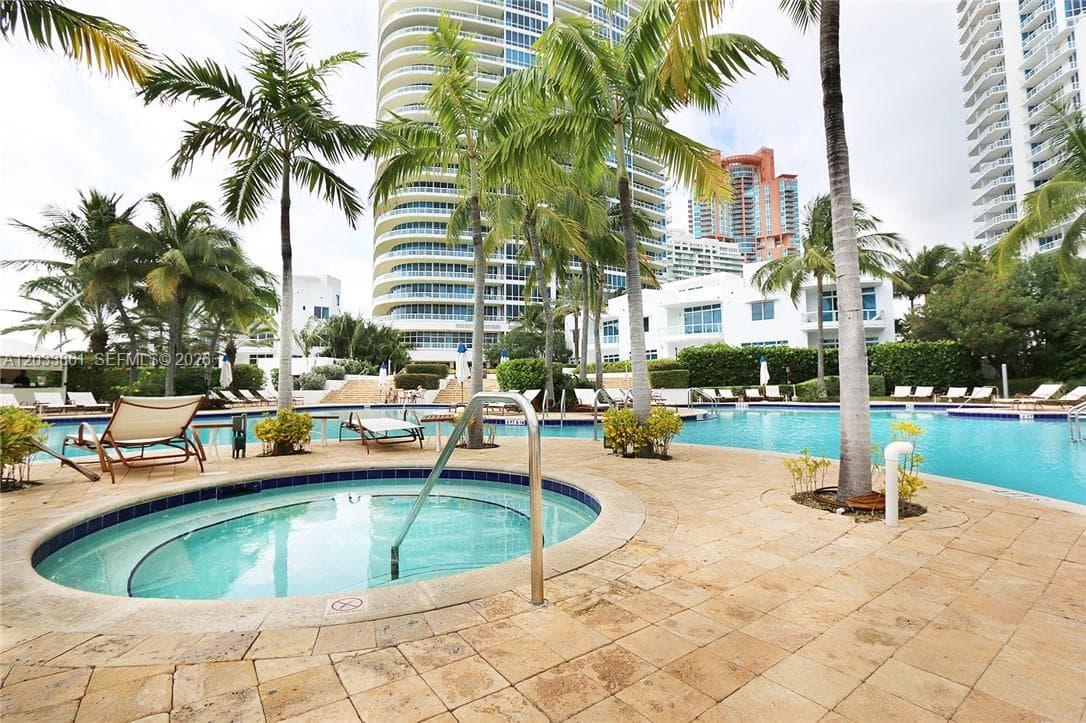 A12033861 — Miami Beach — 23