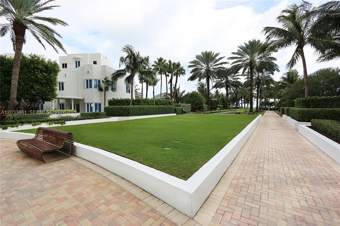A12033861 — Miami Beach — 22