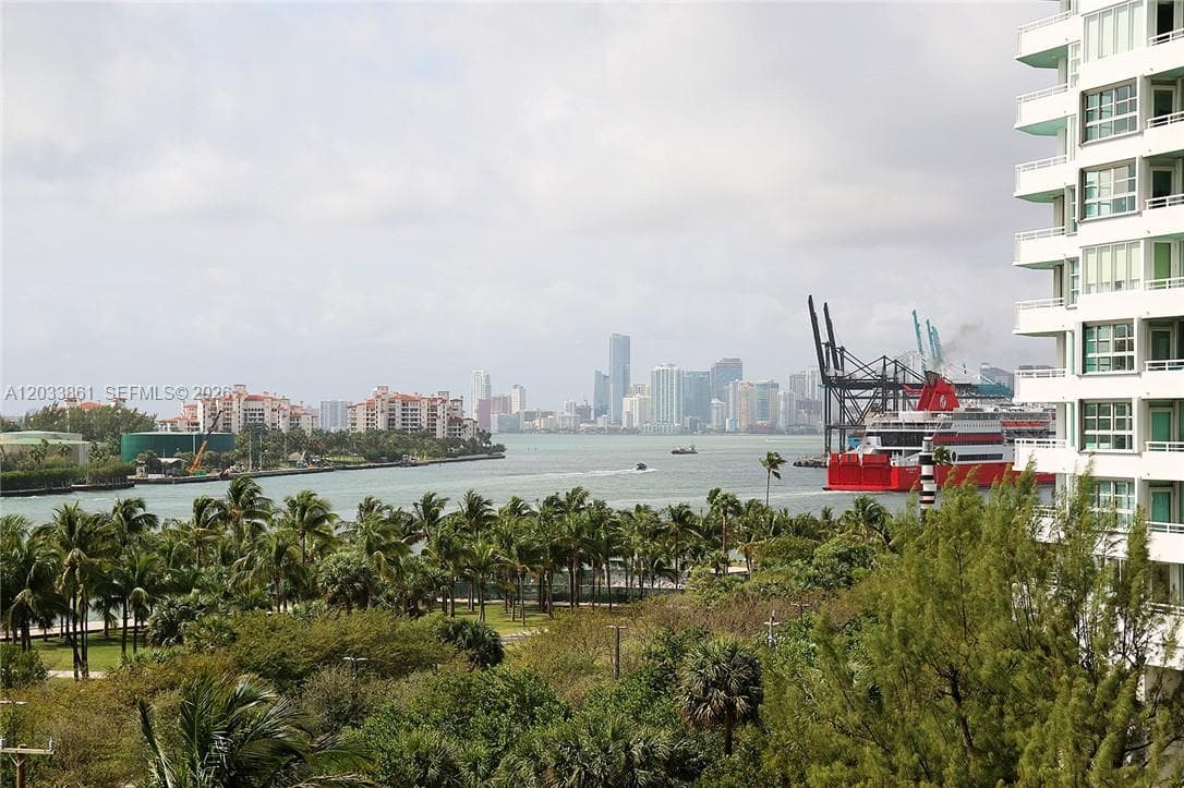 A12033861 — Miami Beach