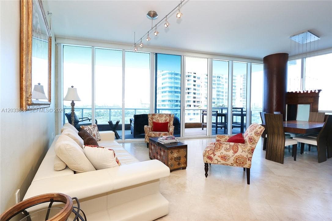 A12033861 — Miami Beach — 5