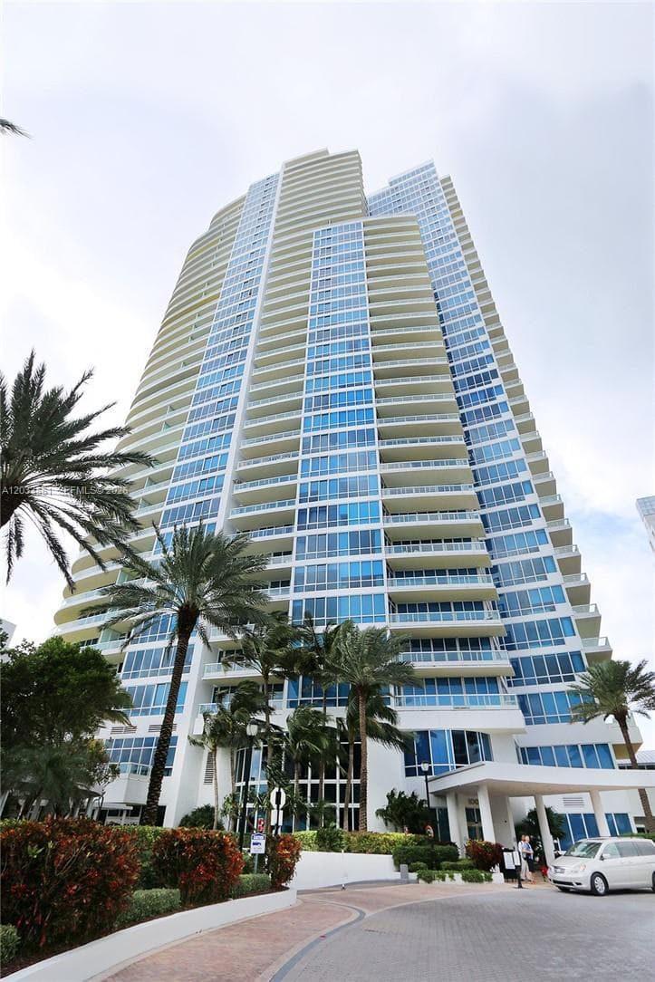 A12033861 — Miami Beach — 24
