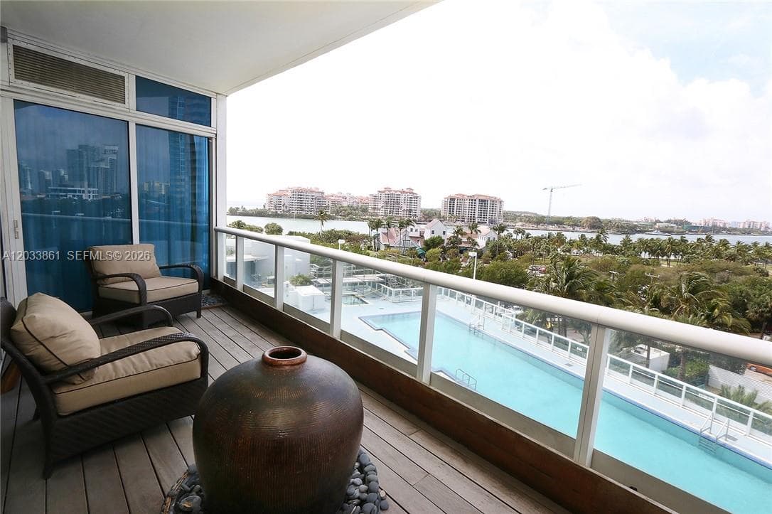 A12033861 — Miami Beach — 10