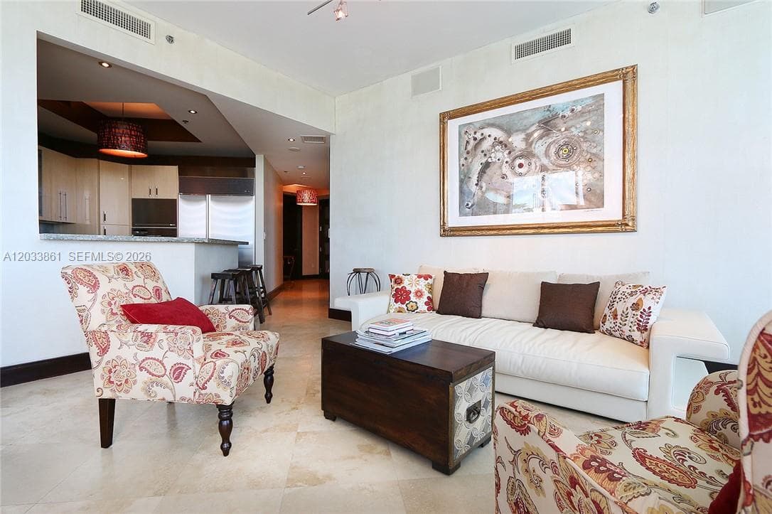 A12033861 — Miami Beach — 4