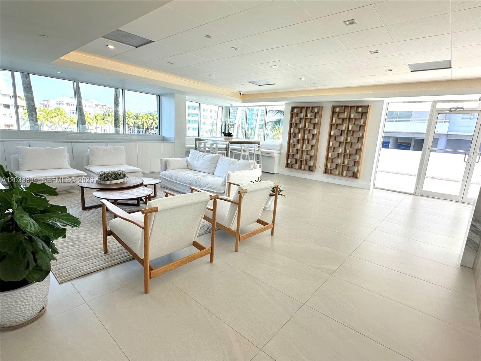 A12033894 — Miami Beach — 14