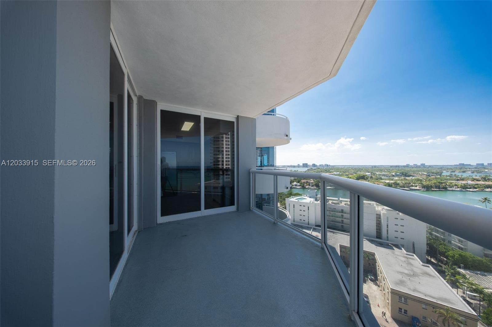 A12033915 — Miami Beach — 42