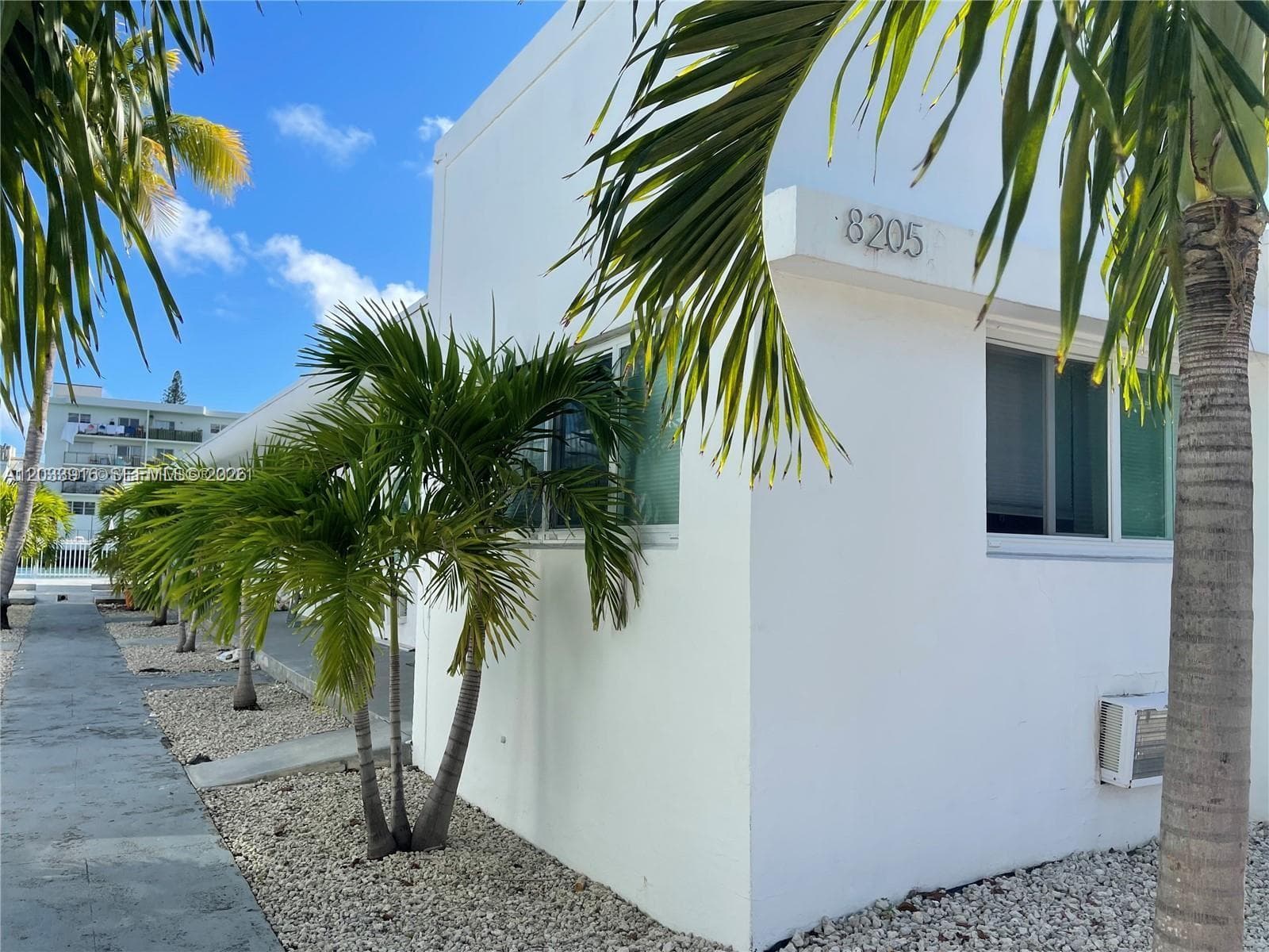 A12033916 — Miami Beach — 2