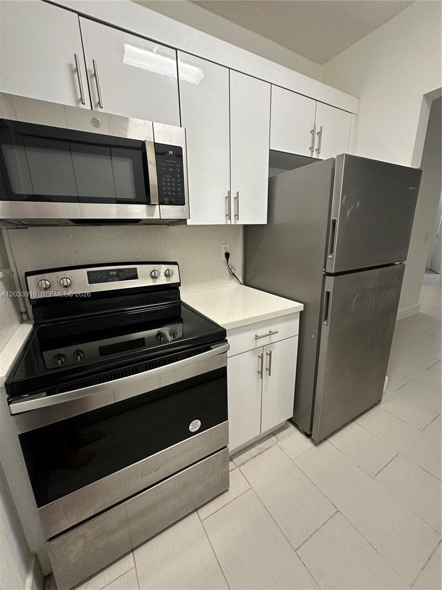 A12033916 — Miami Beach — 4