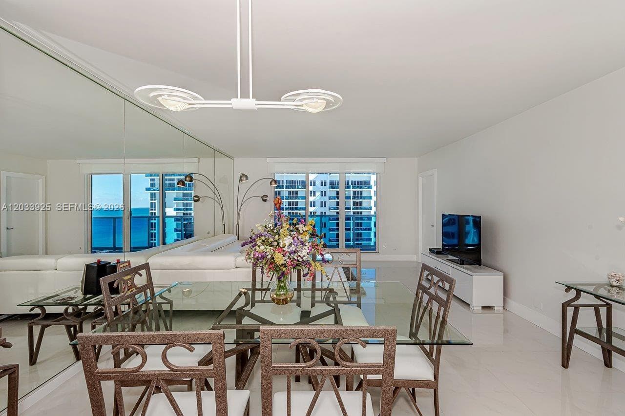 A12033925 — Miami Beach — 2