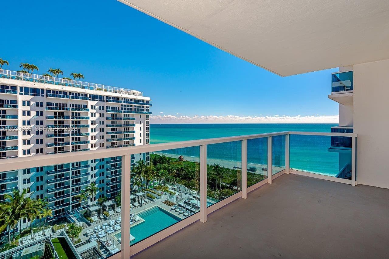 A12033925 — Miami Beach — 22