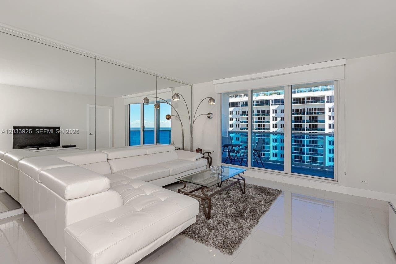 A12033925 — Miami Beach — 4