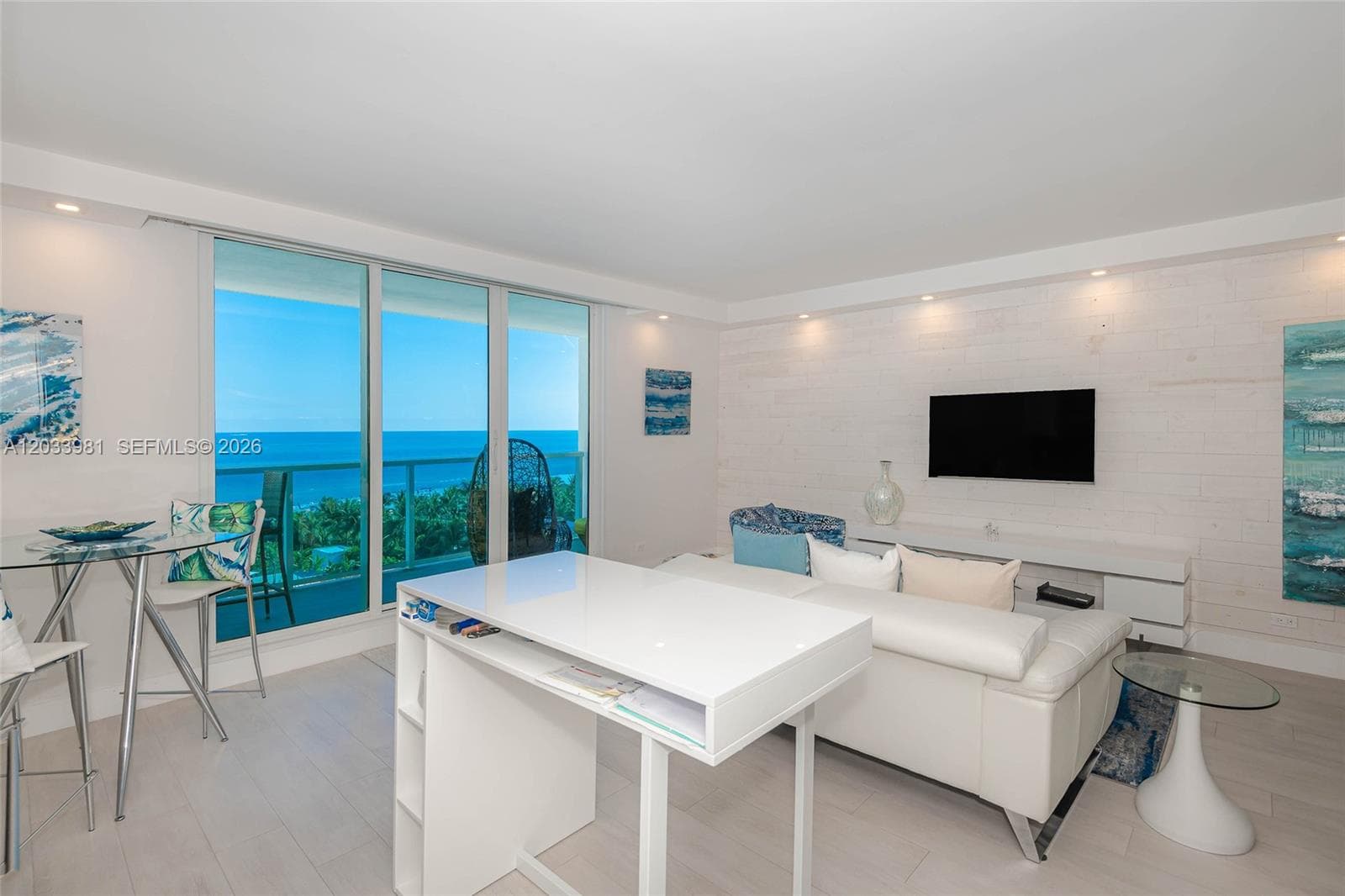 A12033981 — Miami Beach — 6