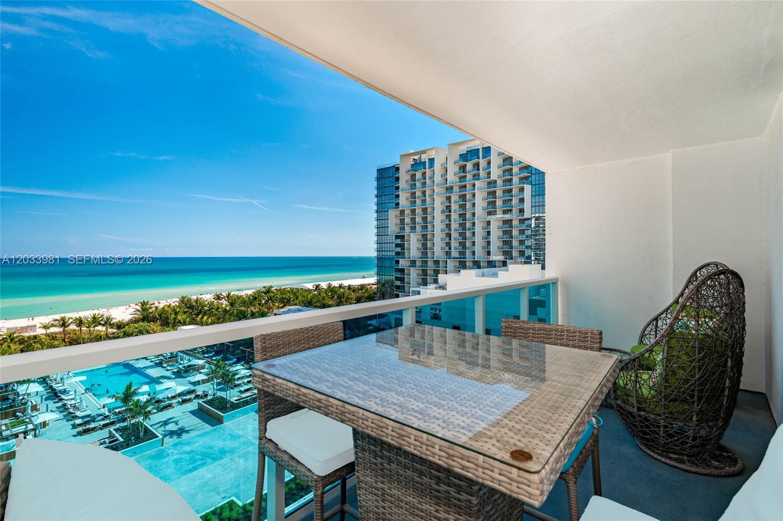 A12033981 — Miami Beach