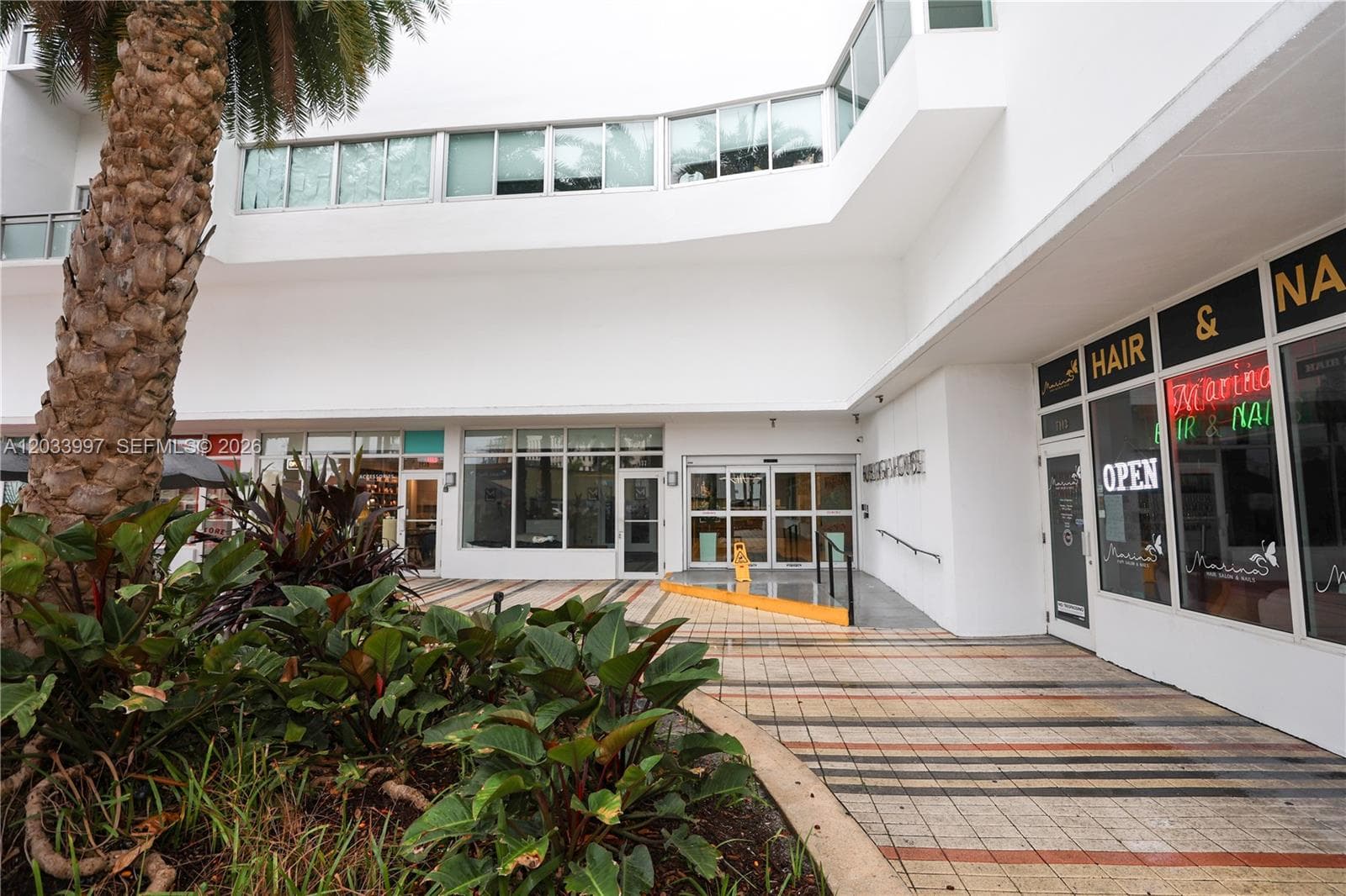 A12033997 — Miami Beach — 2