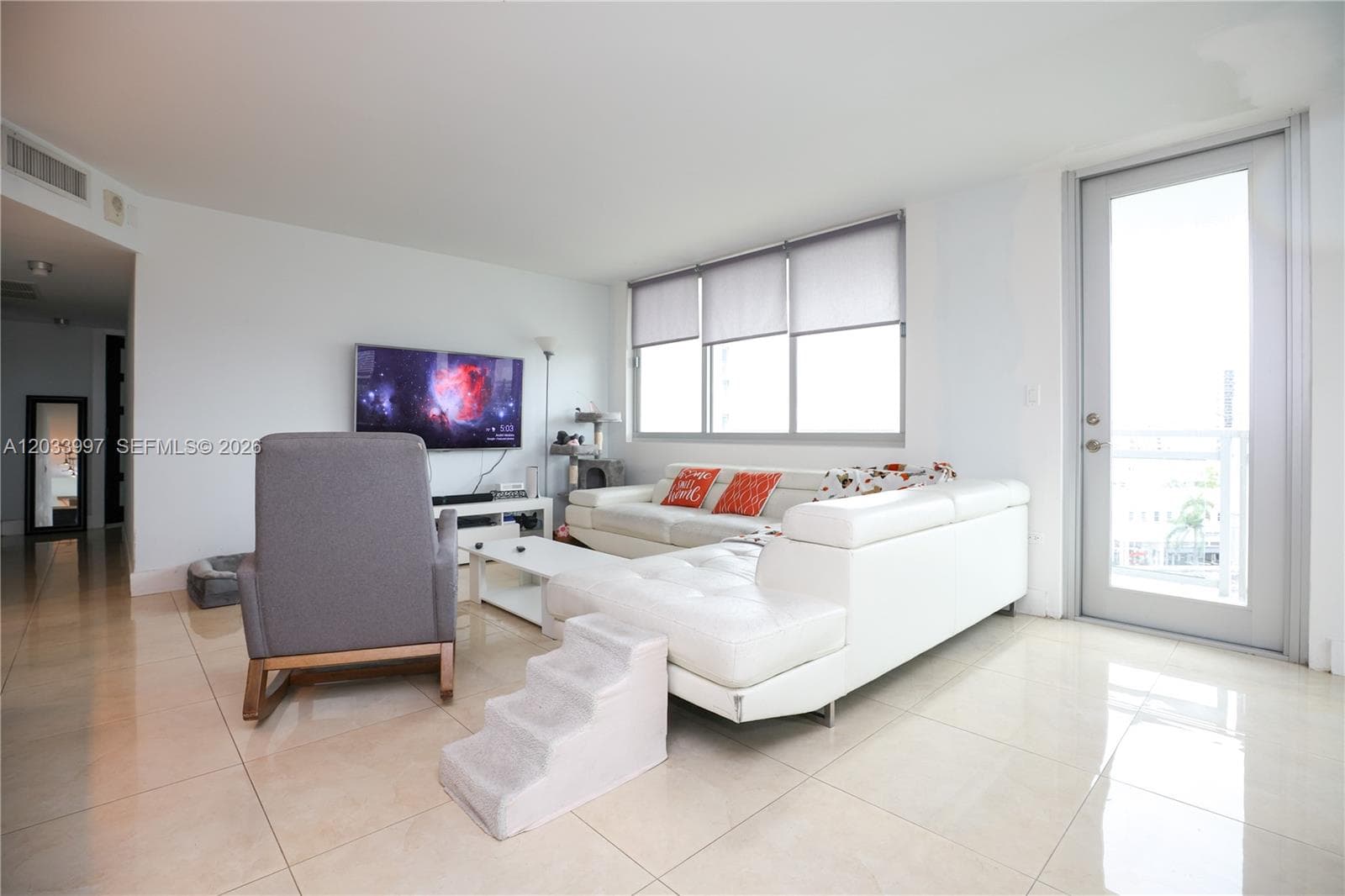 A12033997 — Miami Beach — 47