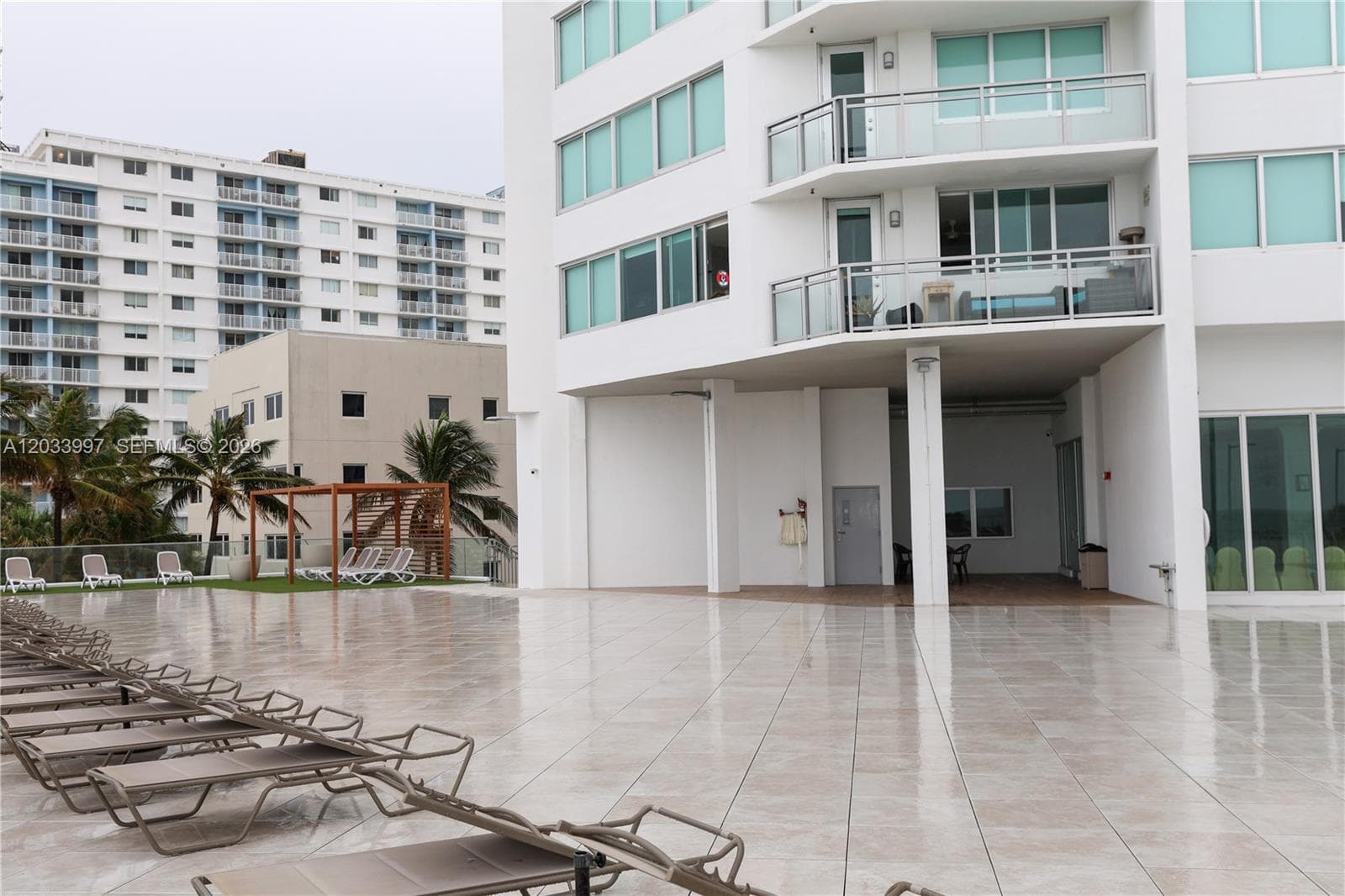 A12033997 — Miami Beach — 34