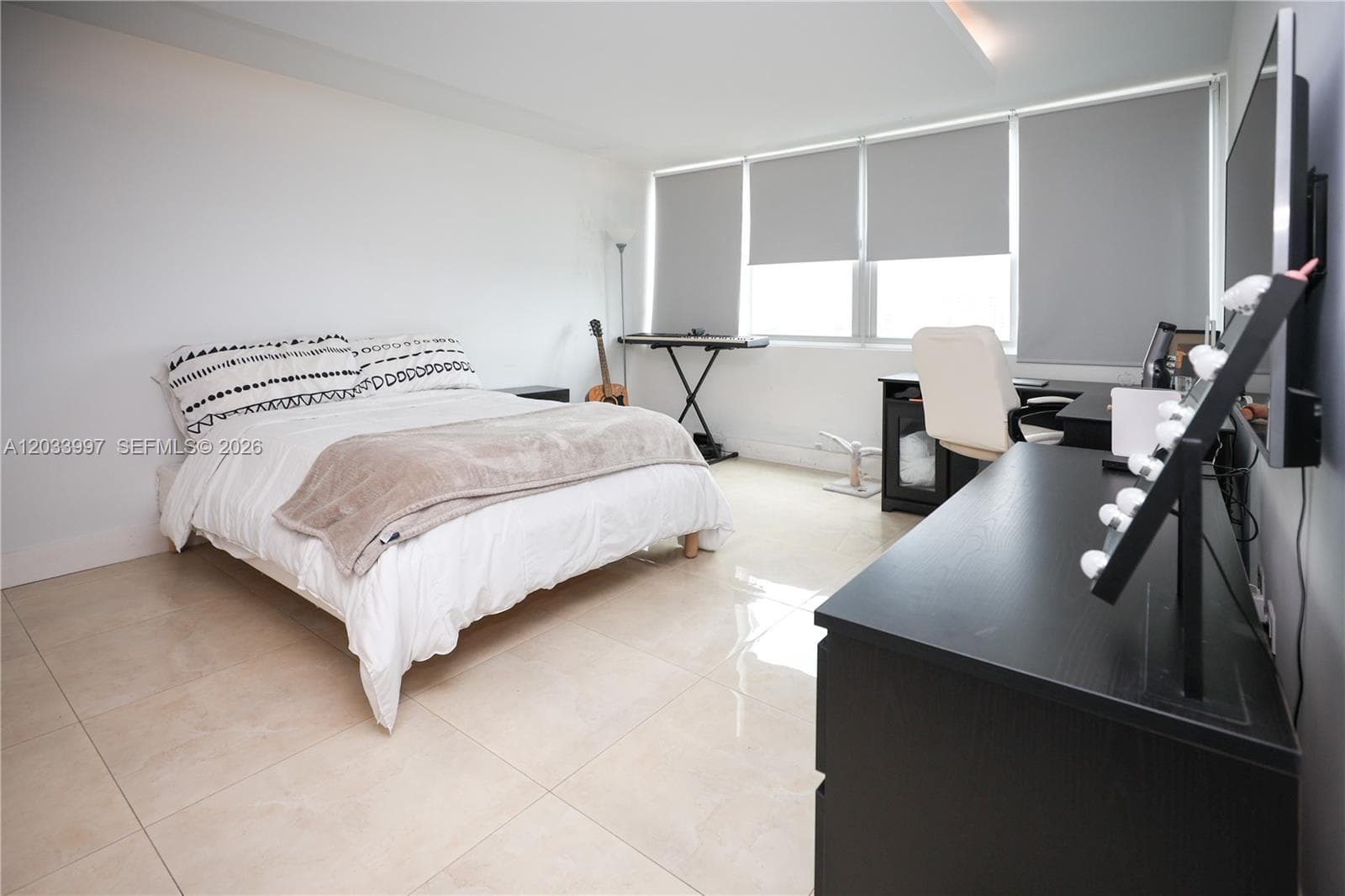 A12033997 — Miami Beach — 61