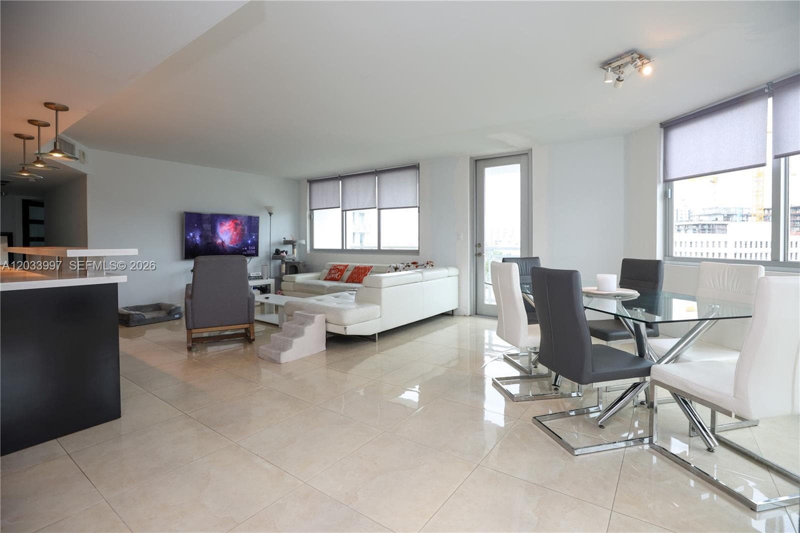 A12033997 — Miami Beach — 48