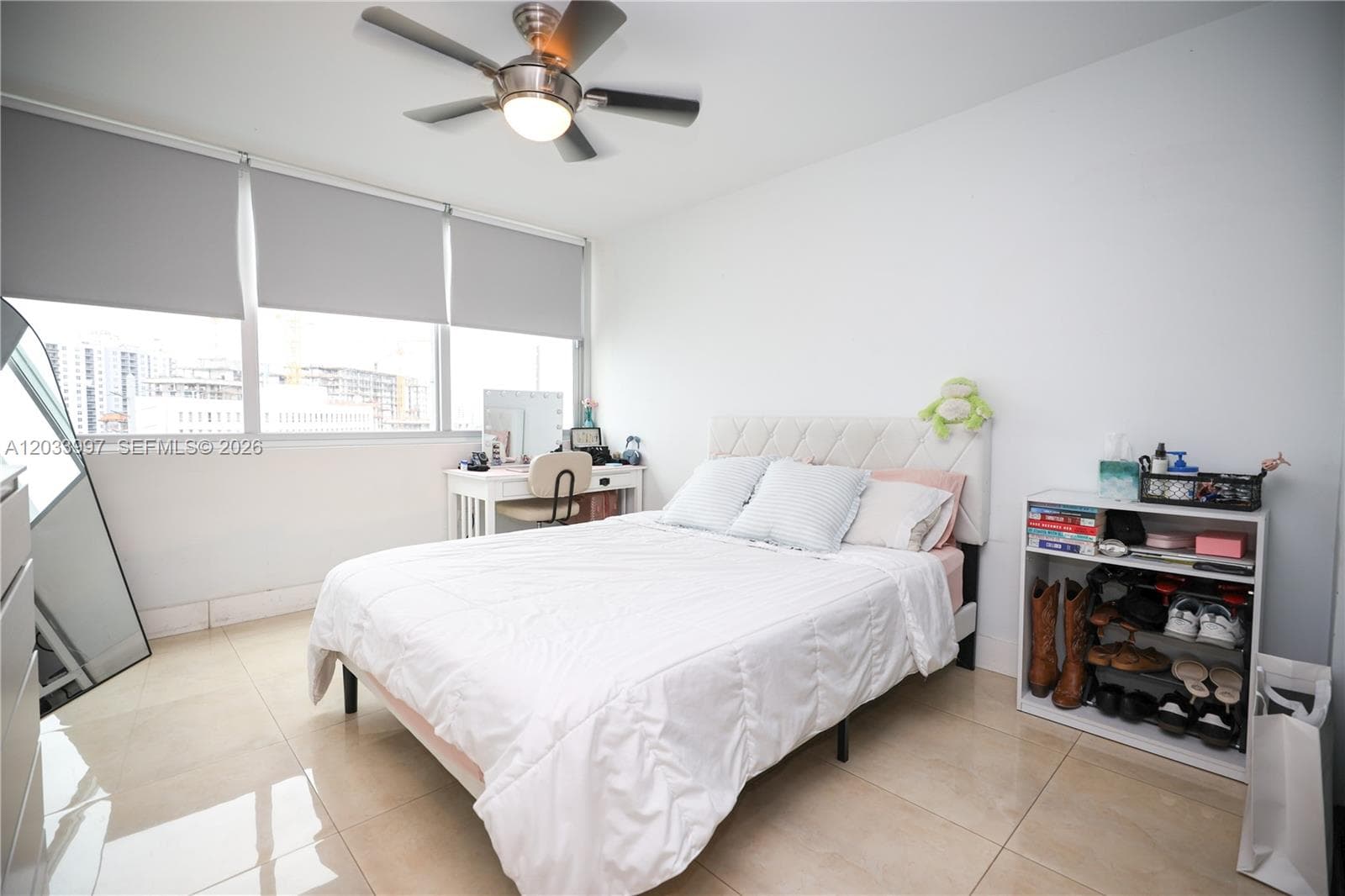 A12033997 — Miami Beach — 70