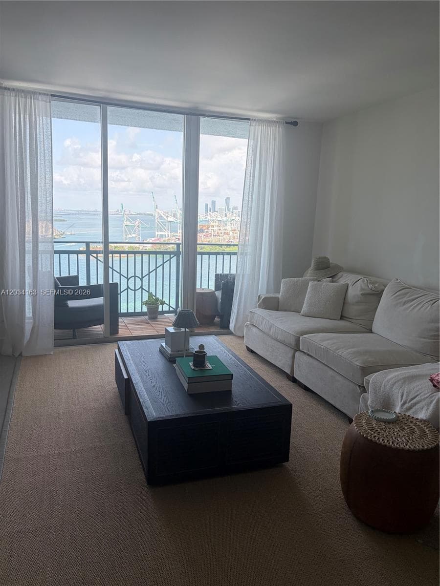 A12034163 — Miami Beach