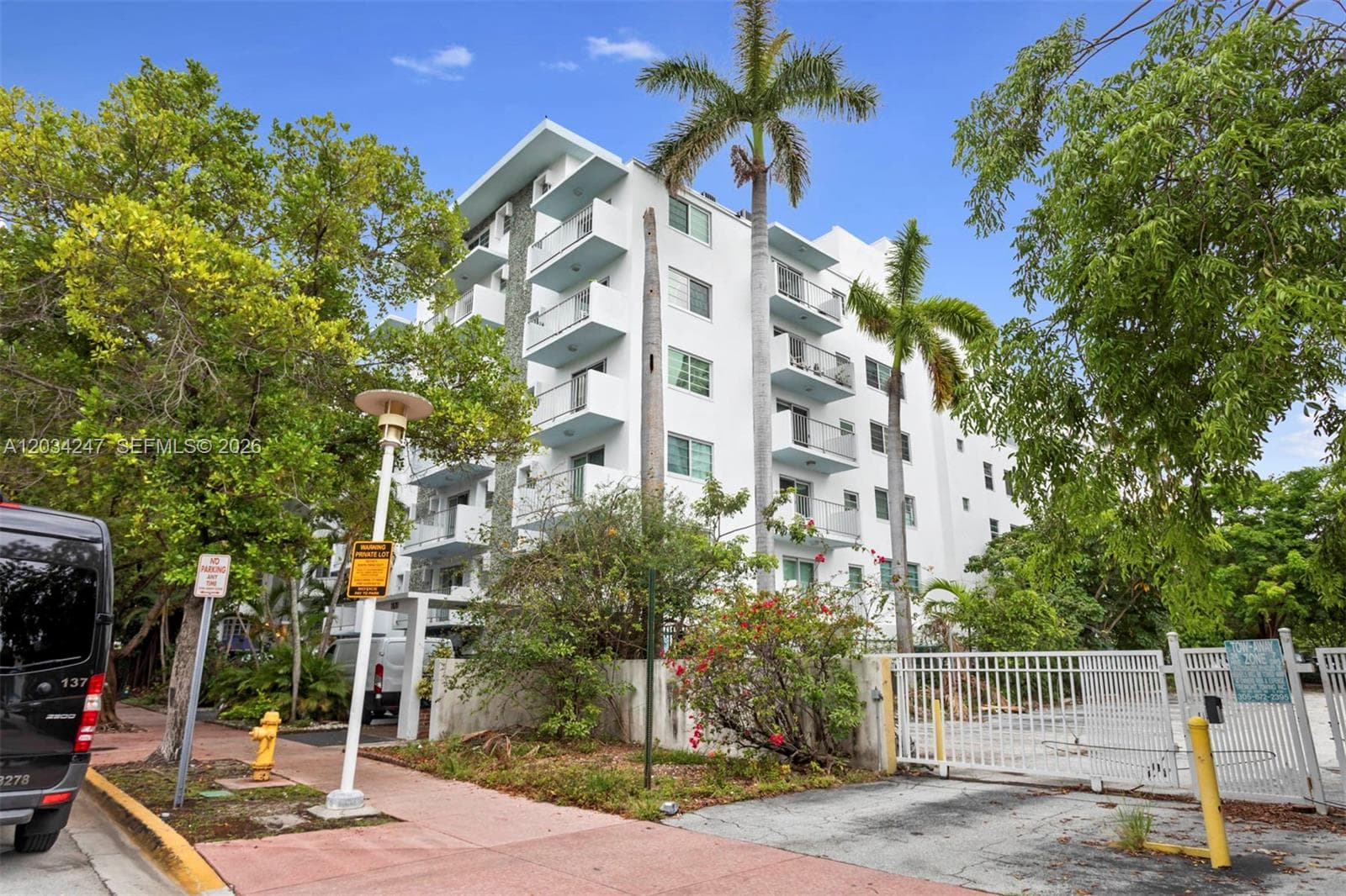 A12034247 — Miami Beach