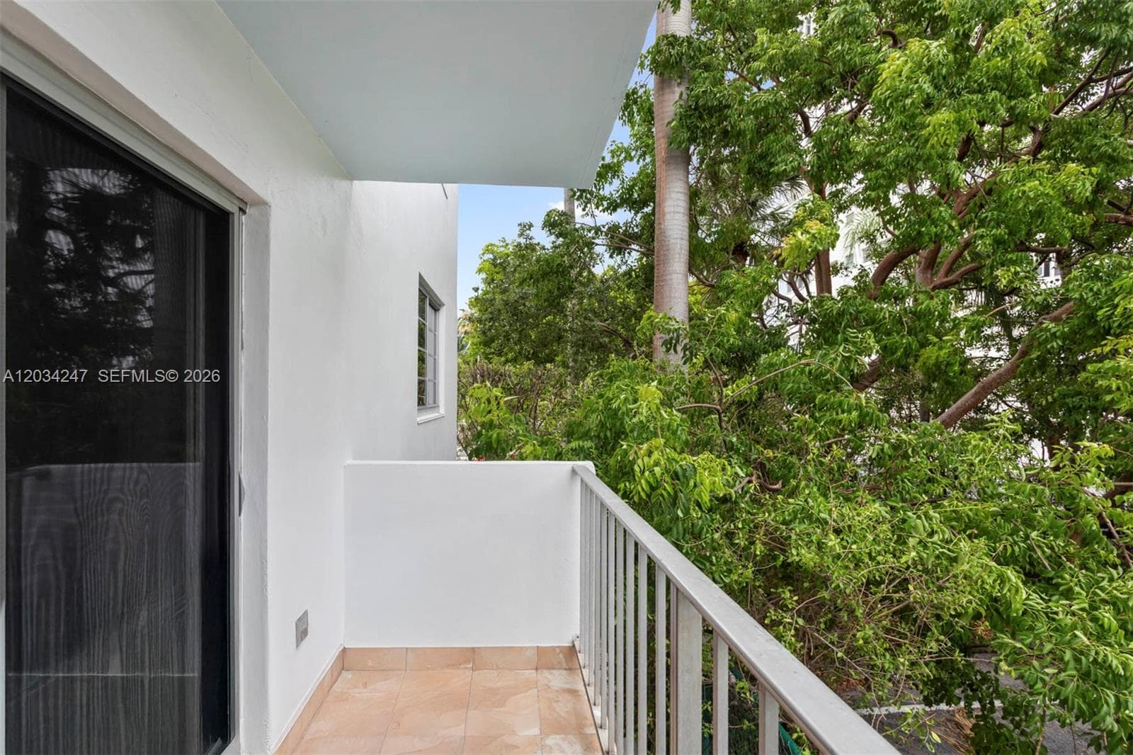 A12034247 — Miami Beach — 15