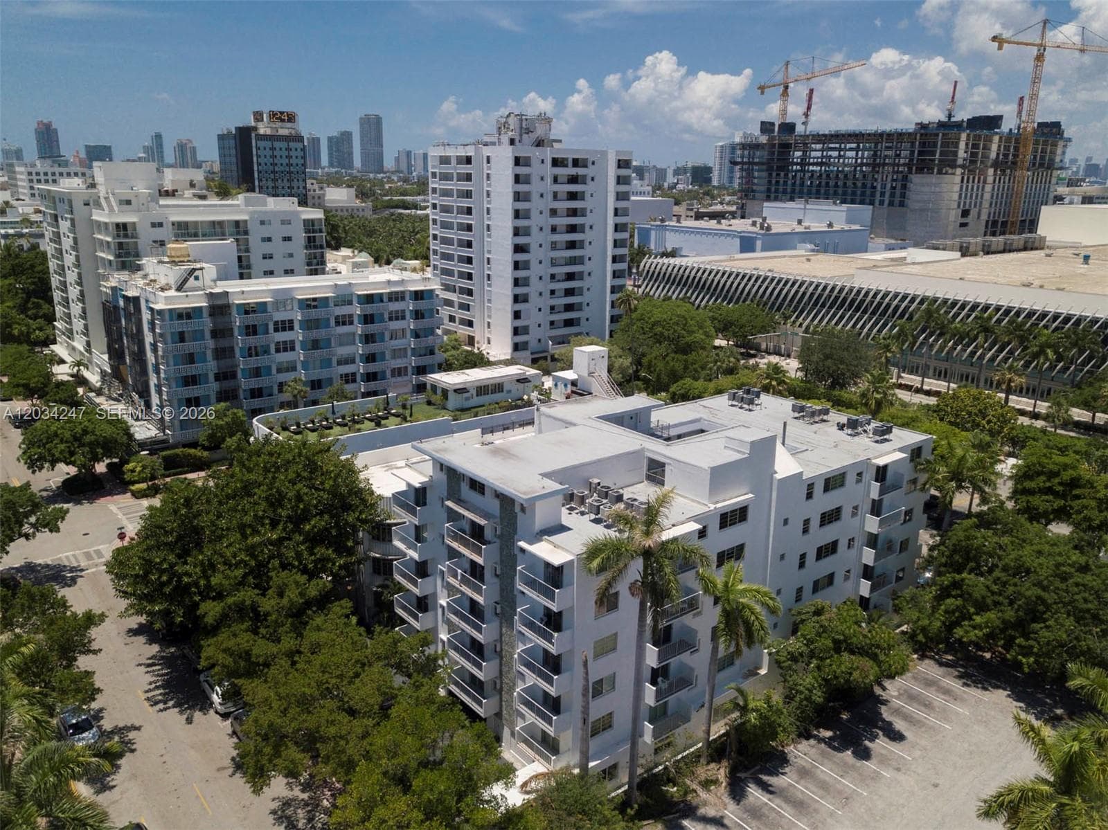 A12034247 — Miami Beach — 19