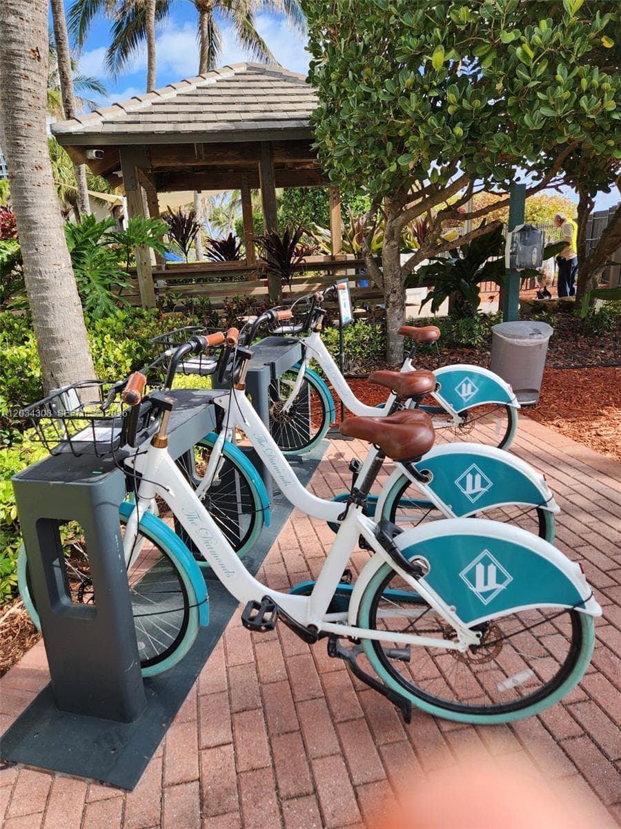 A12034308 — Miami Beach — 62