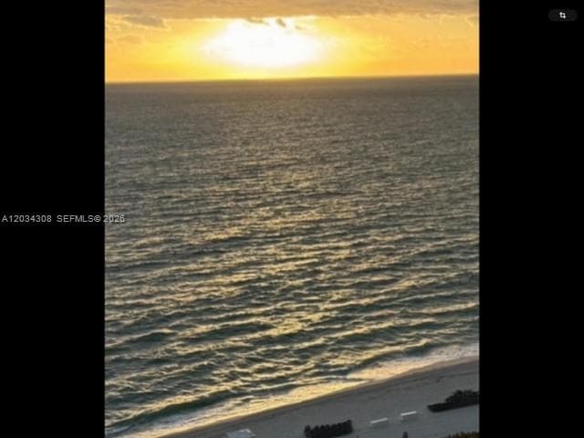 A12034308 — Miami Beach — 3