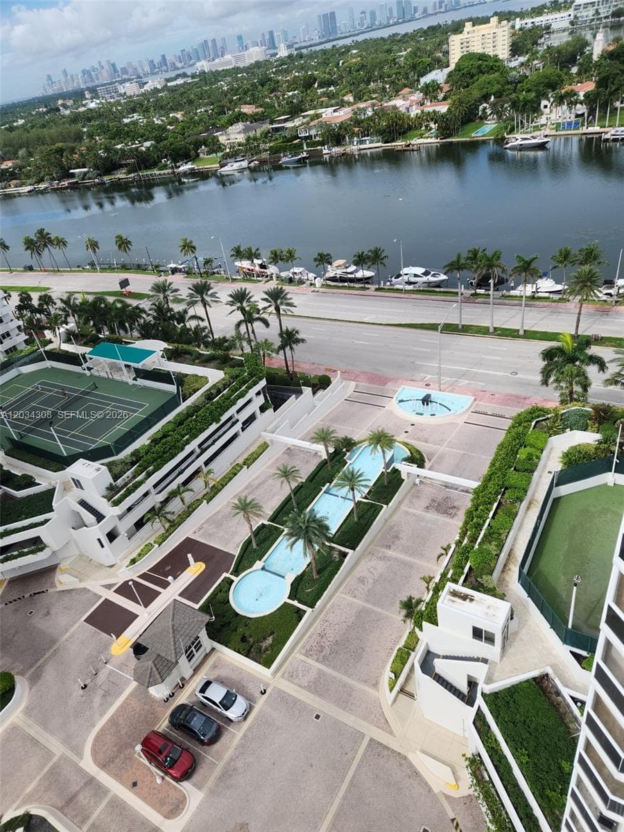 A12034308 — Miami Beach — 9